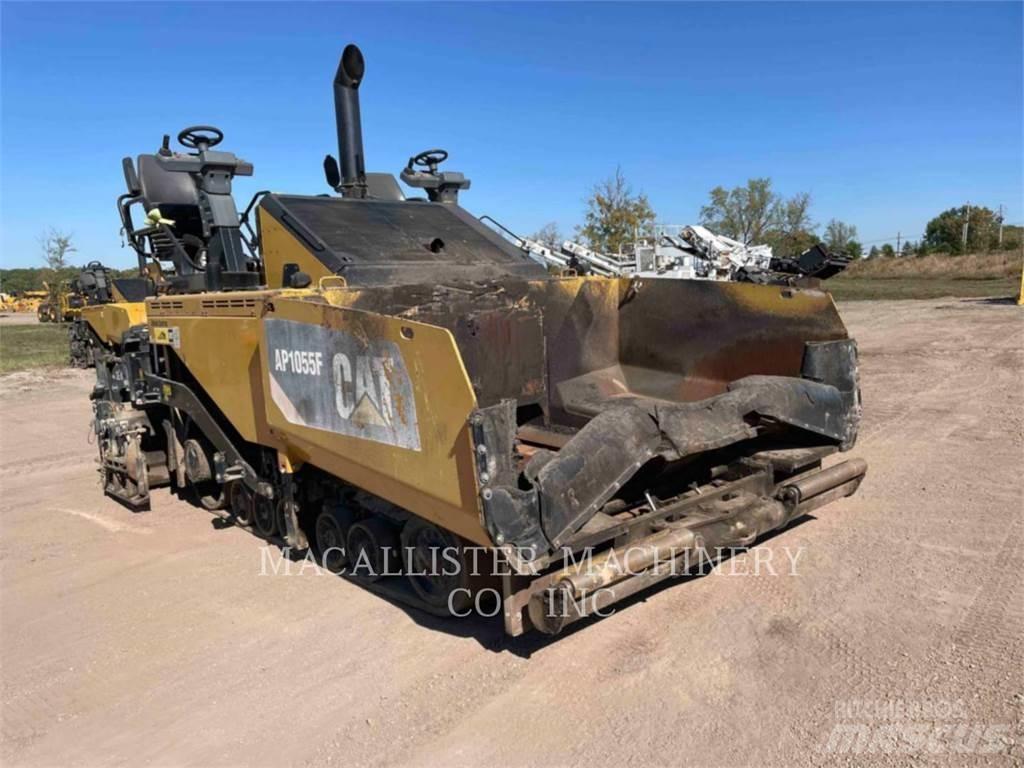 CAT AP1055F Pavatoare asfalt
