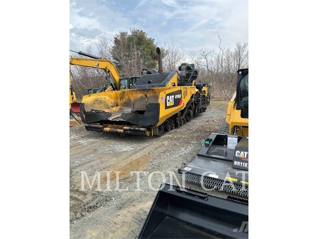 CAT AP1055F Pavatoare asfalt