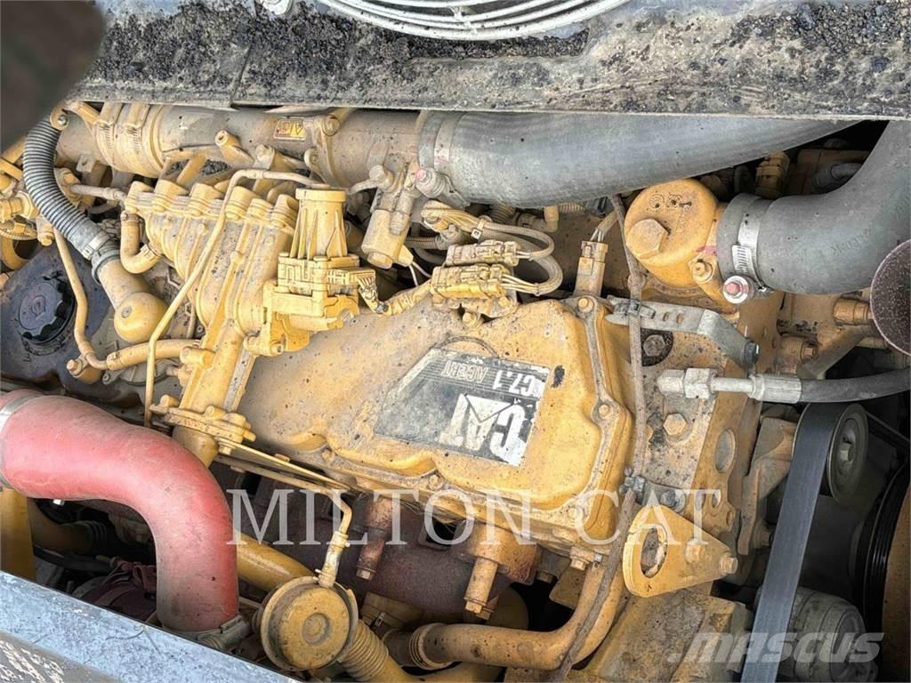 CAT AP1055F Pavatoare asfalt