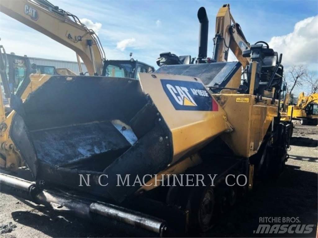 CAT AP1055F Pavatoare asfalt