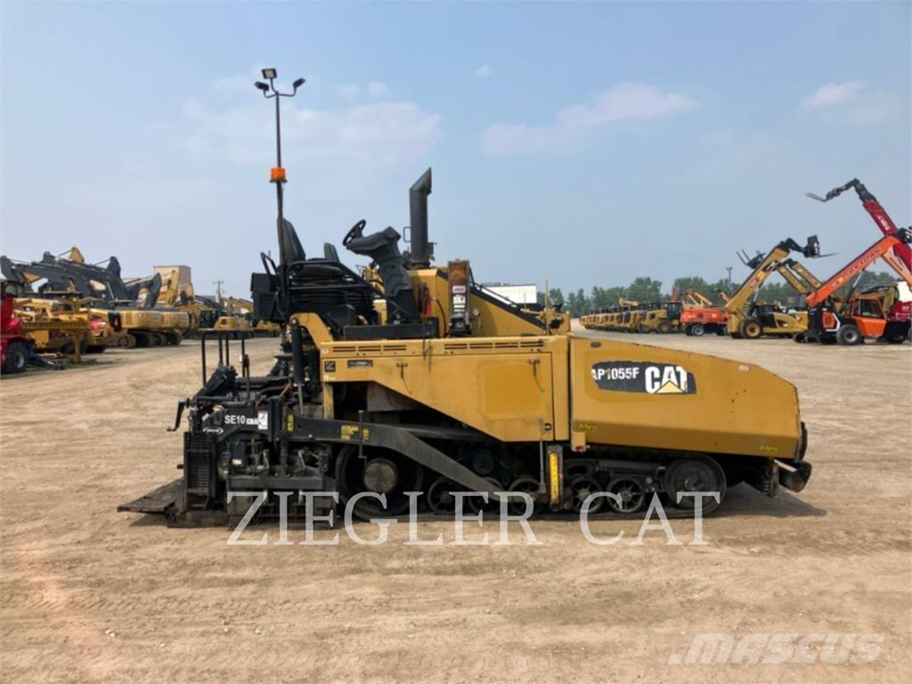 CAT AP1055F Pavatoare asfalt