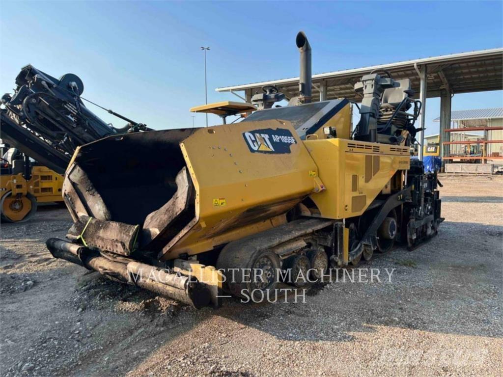 CAT AP1055F Pavatoare asfalt