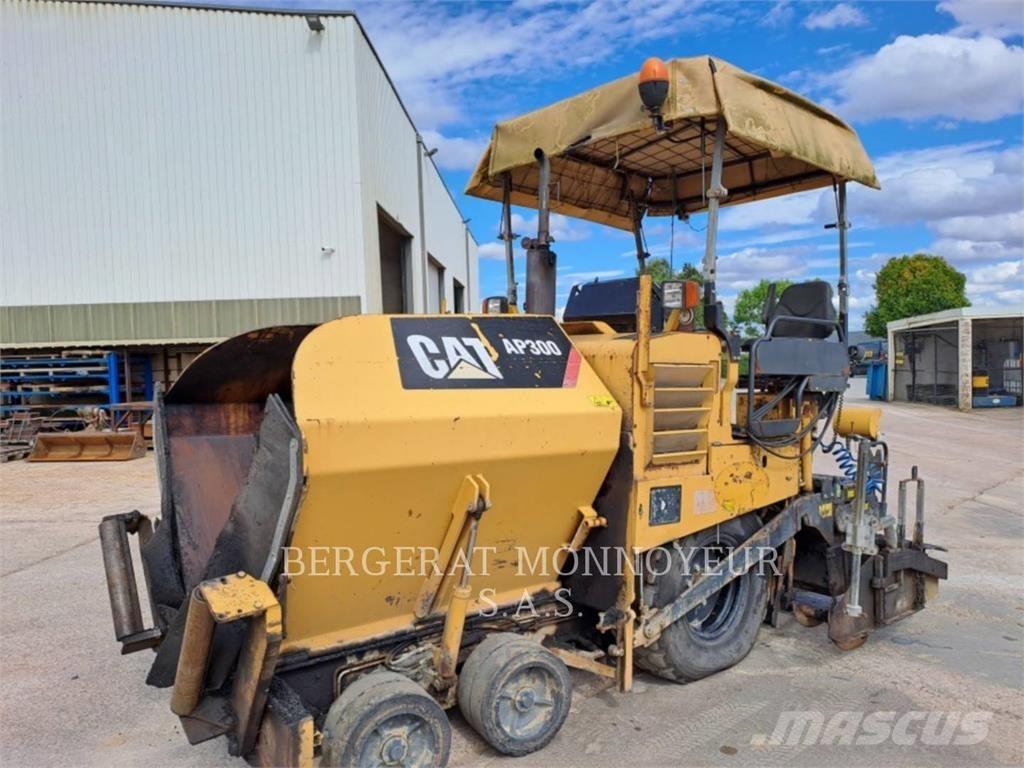 CAT AP300 Pavatoare asfalt