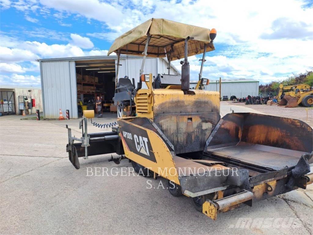 CAT AP300 Pavatoare asfalt