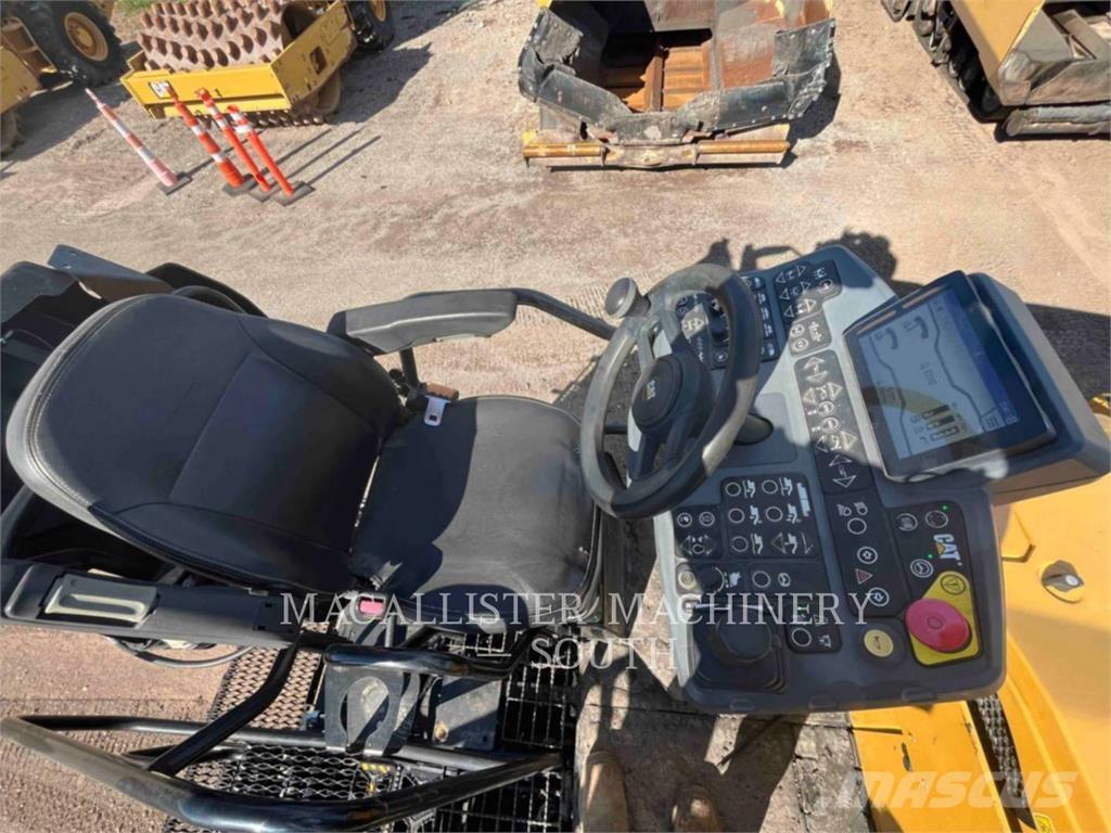 CAT AP555 Pavatoare asfalt