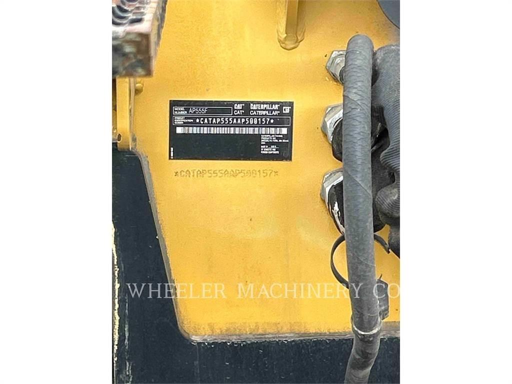 CAT AP555F Pavatoare asfalt