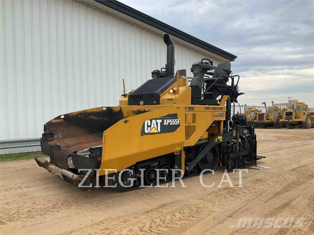 CAT AP555F Pavatoare asfalt