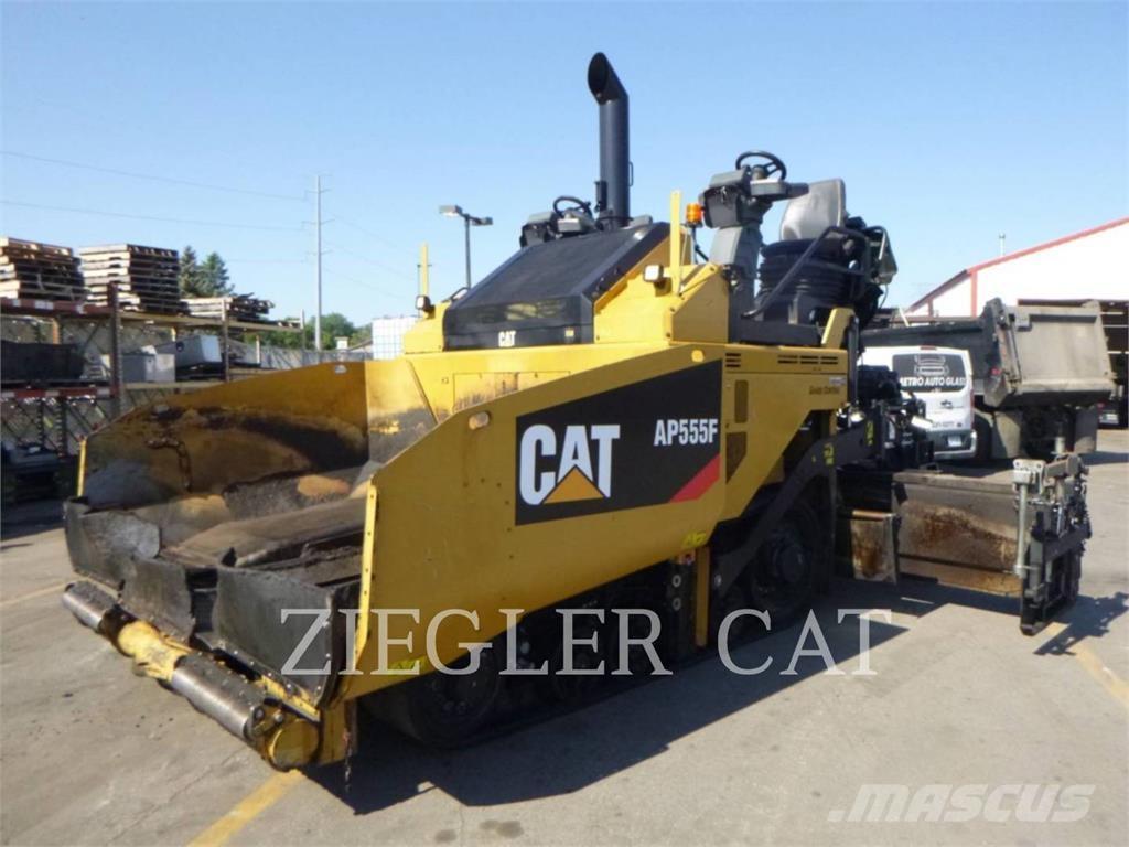 CAT AP555F Pavatoare asfalt