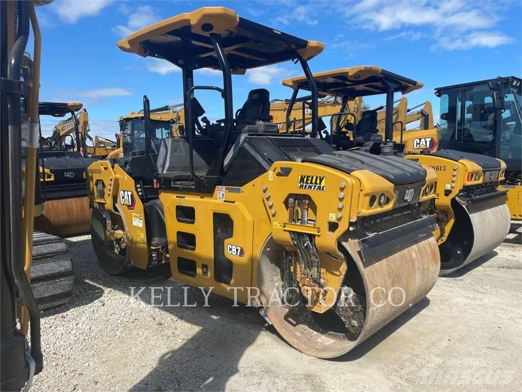 CAT CB 7 Cilindri compactori dubli