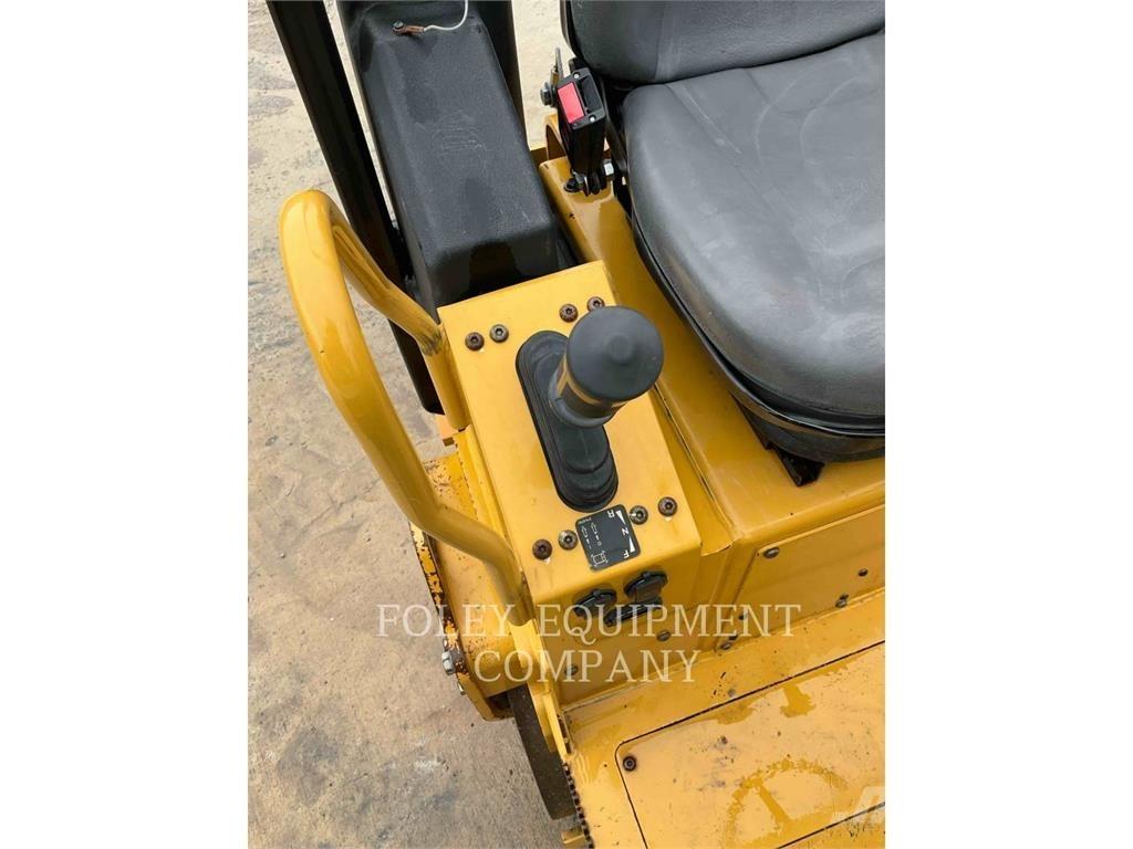 CAT CB1.7 Compactoare sol