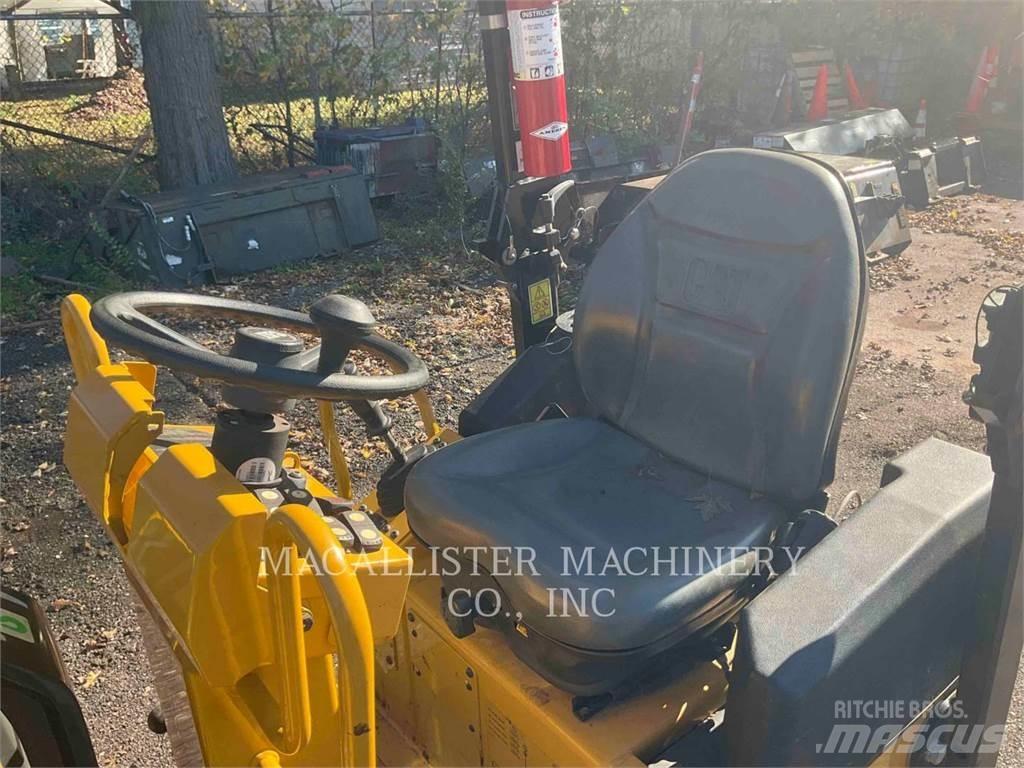 CAT CB1.8 Cilindri compactori dubli