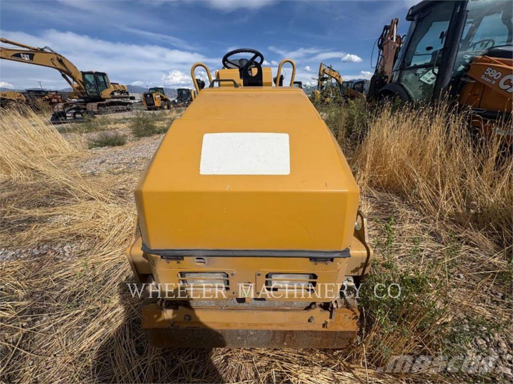 CAT CB1.8 Buldoexcavatoare