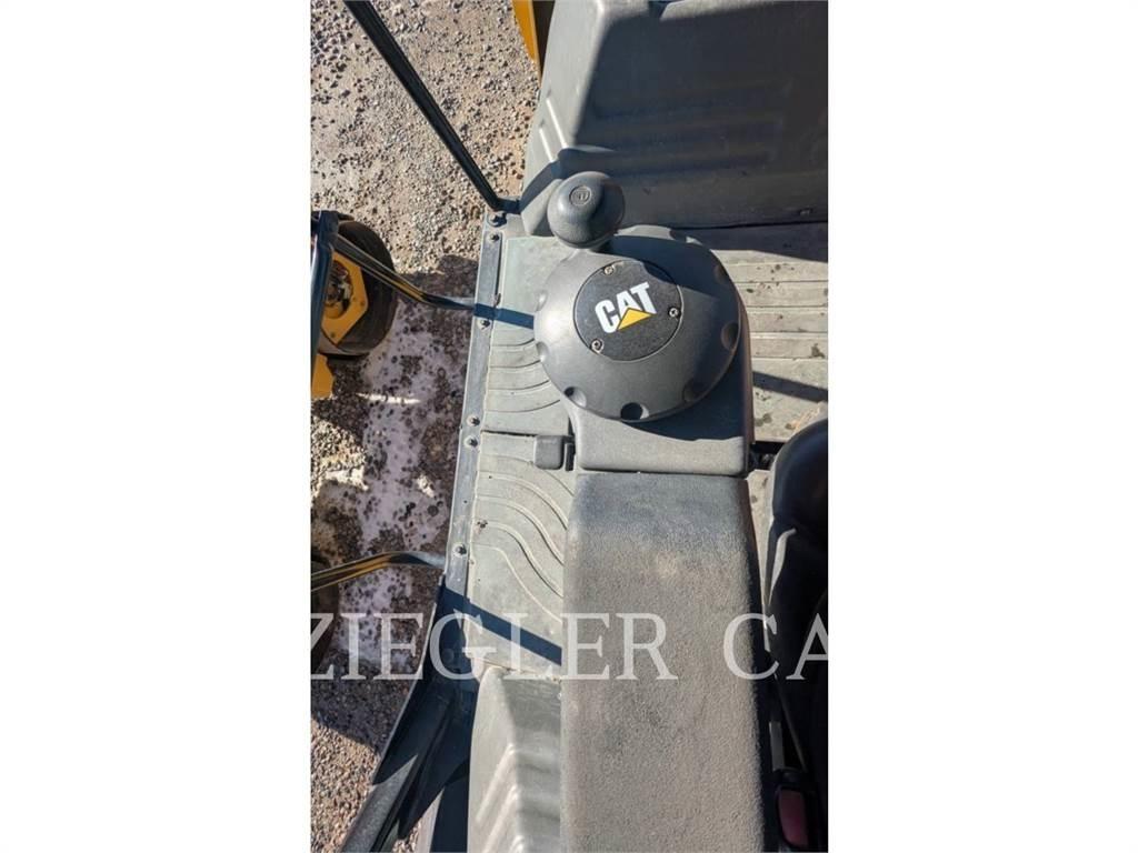 CAT CB10 Compactoare sol