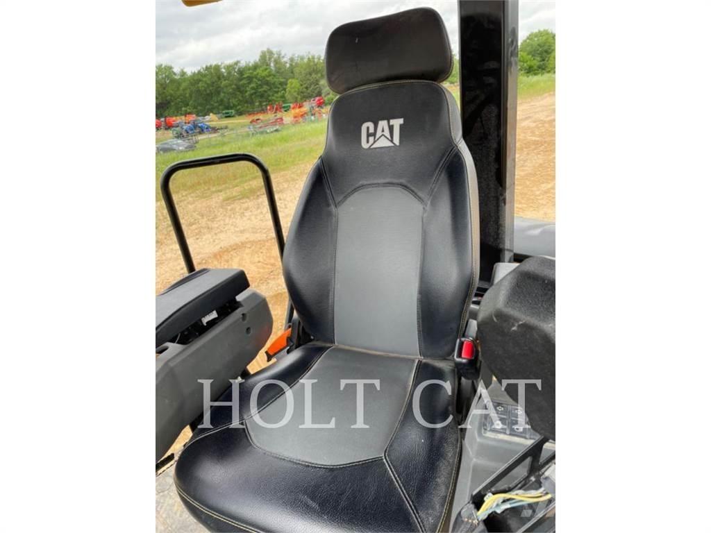 CAT CB10 Compactoare monocilindrice