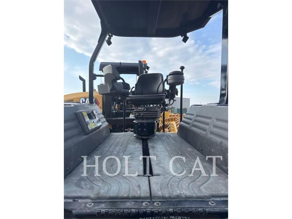 CAT CB10 Compactoare monocilindrice