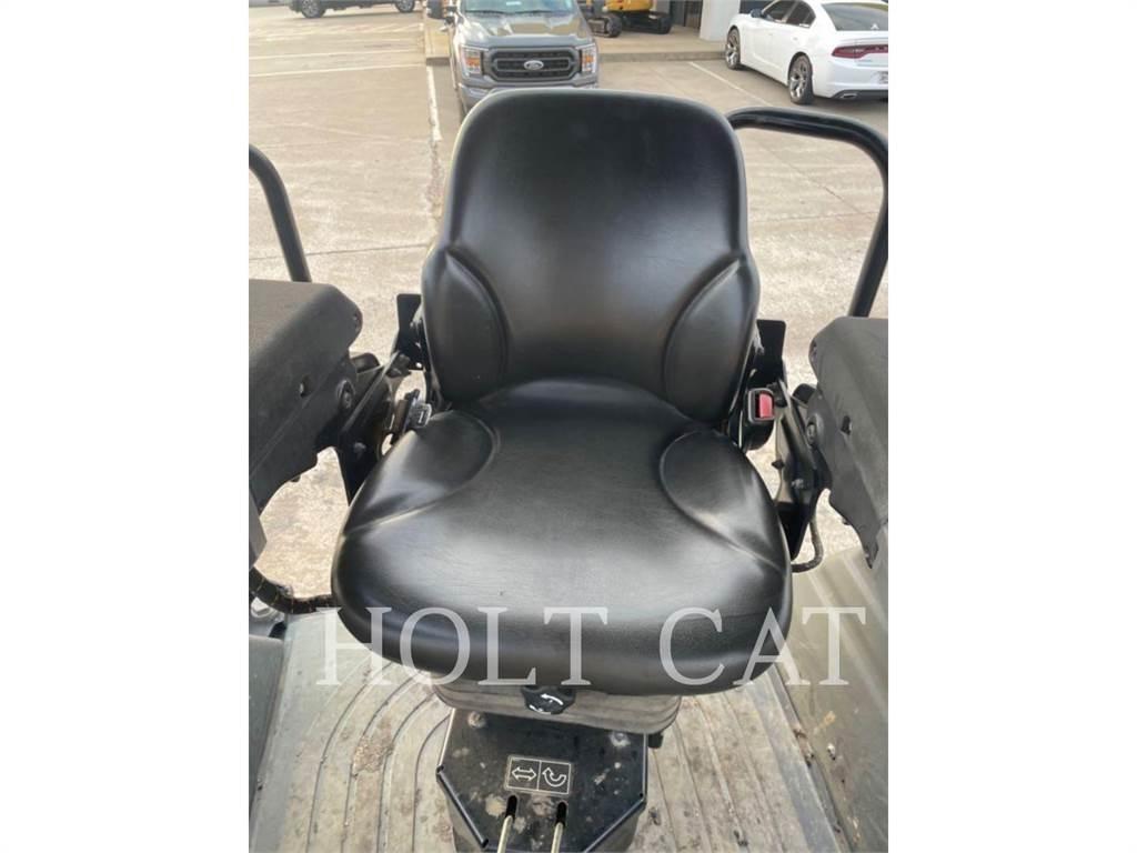 CAT CB13 Compactoare monocilindrice