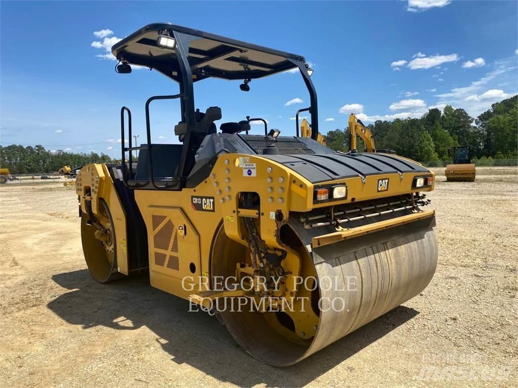 CAT CB13 Cilindri compactori dubli