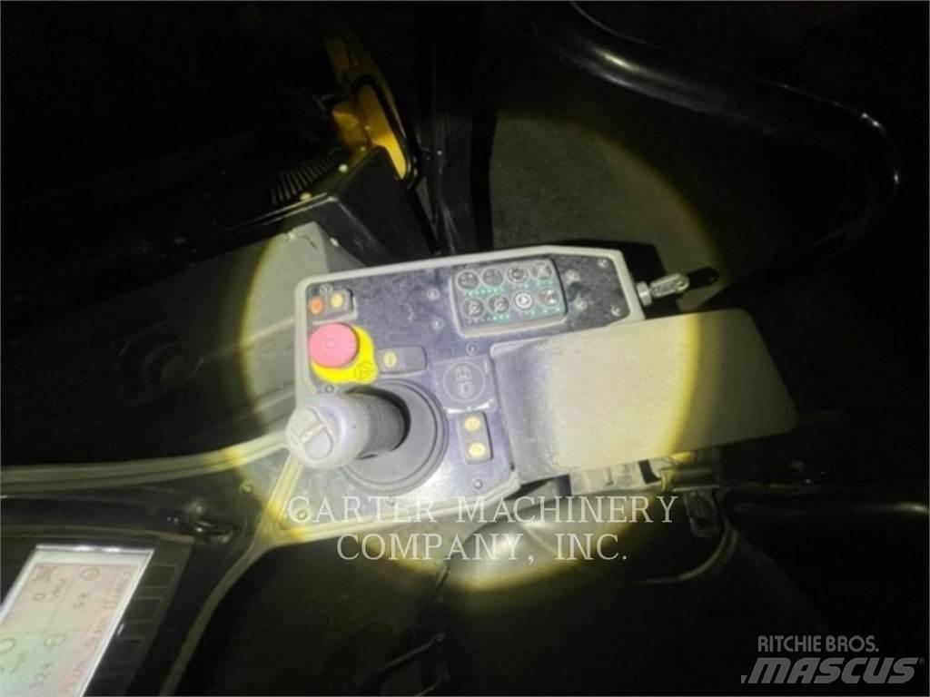 CAT CB13 Compactoare sol