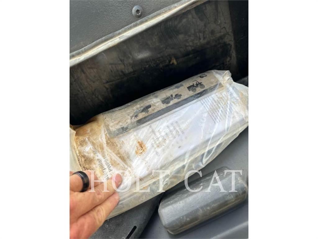 CAT CB13 Compactoare monocilindrice