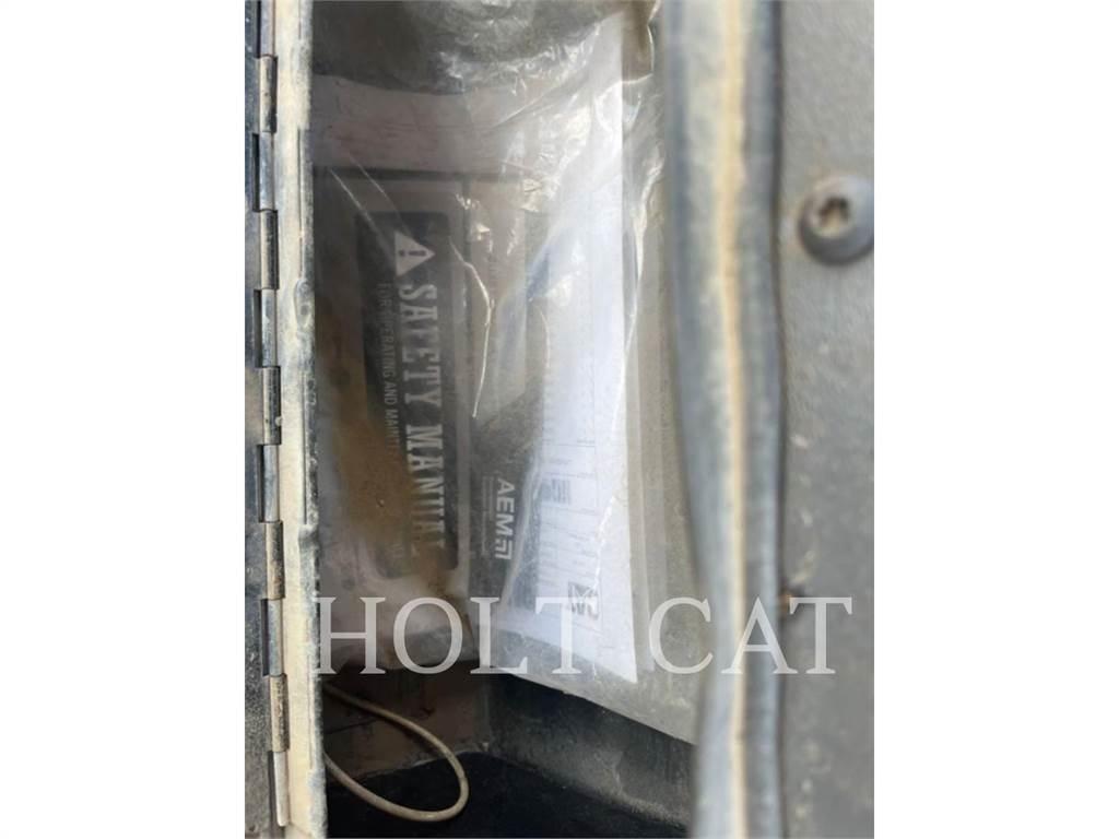 CAT CB13 Elevatoare