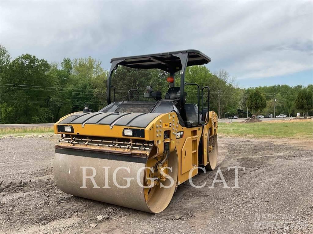 CAT CB13 Compactoare sol