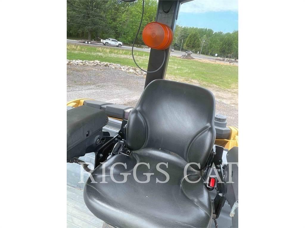 CAT CB13 Compactoare sol