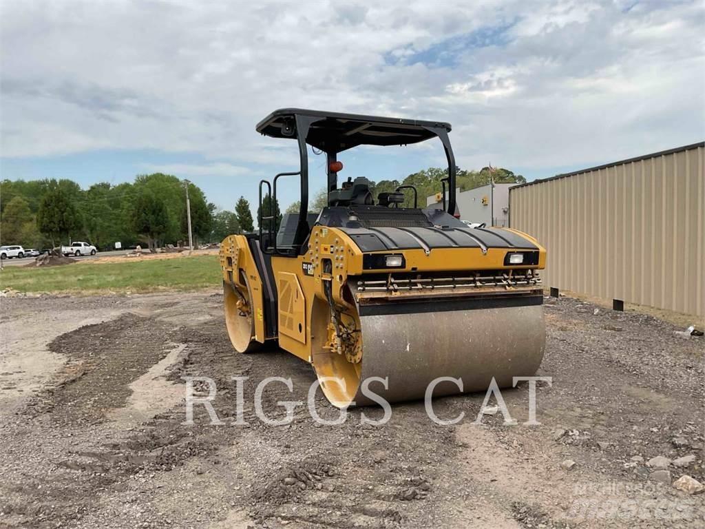 CAT CB13 Compactoare sol