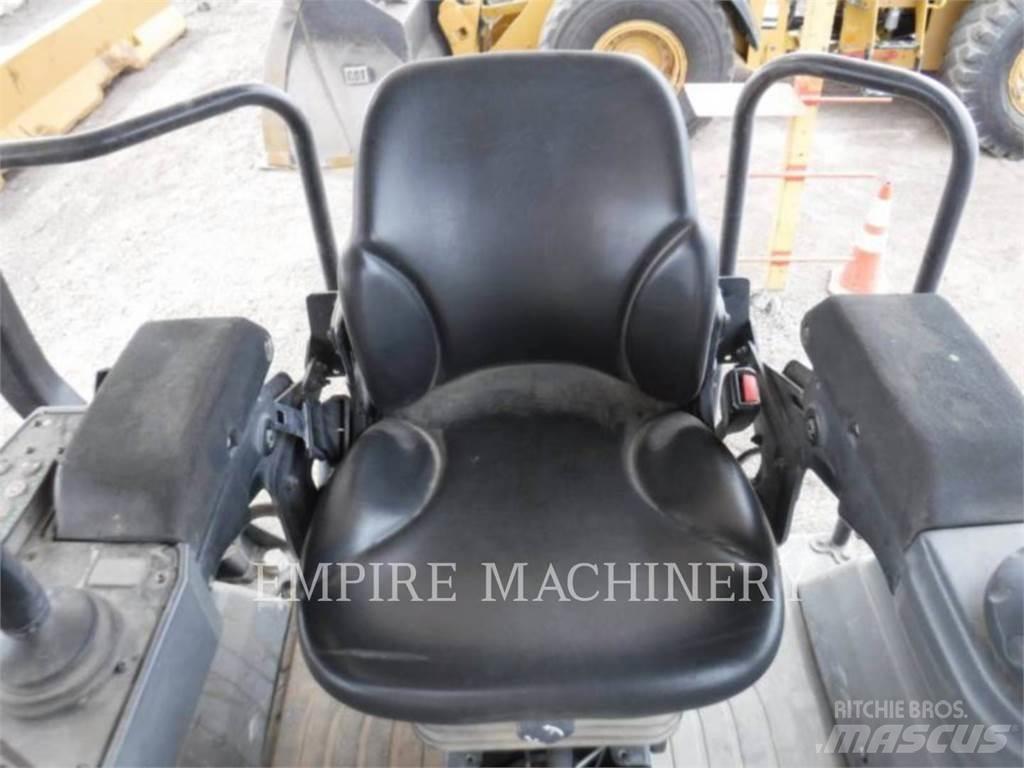 CAT CB13 Cilindri compactori dubli