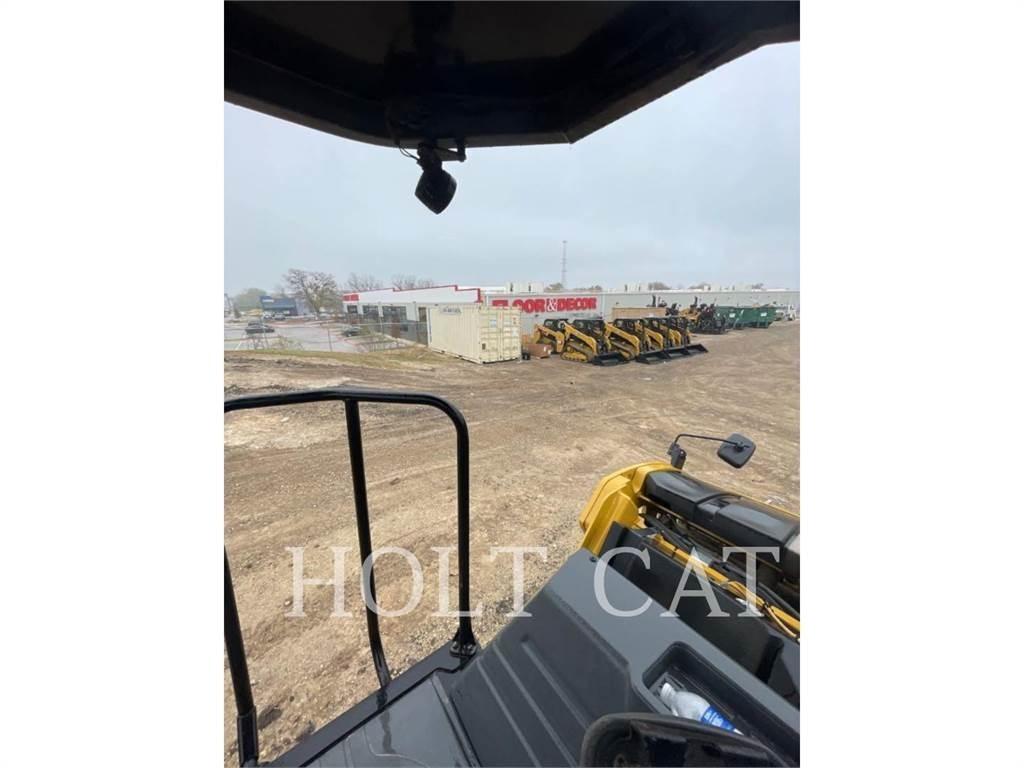 CAT CB13 Compactoare monocilindrice