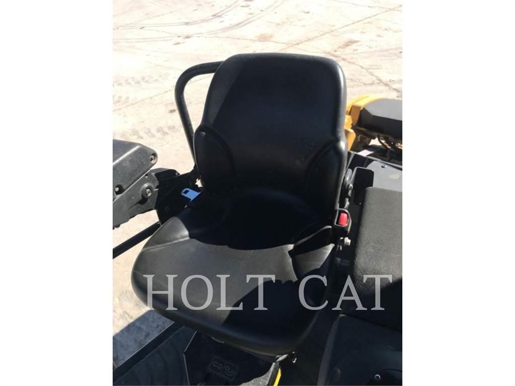 CAT CB13 Compactoare monocilindrice