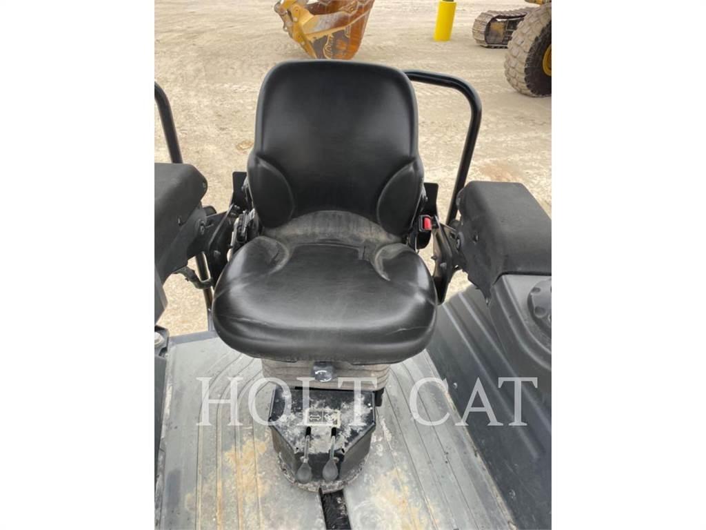 CAT CB13 Compactoare monocilindrice