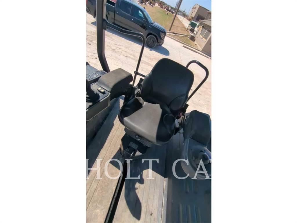 CAT CB13 Compactoare monocilindrice