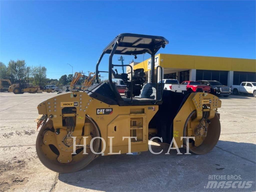 CAT CB13 Compactoare monocilindrice