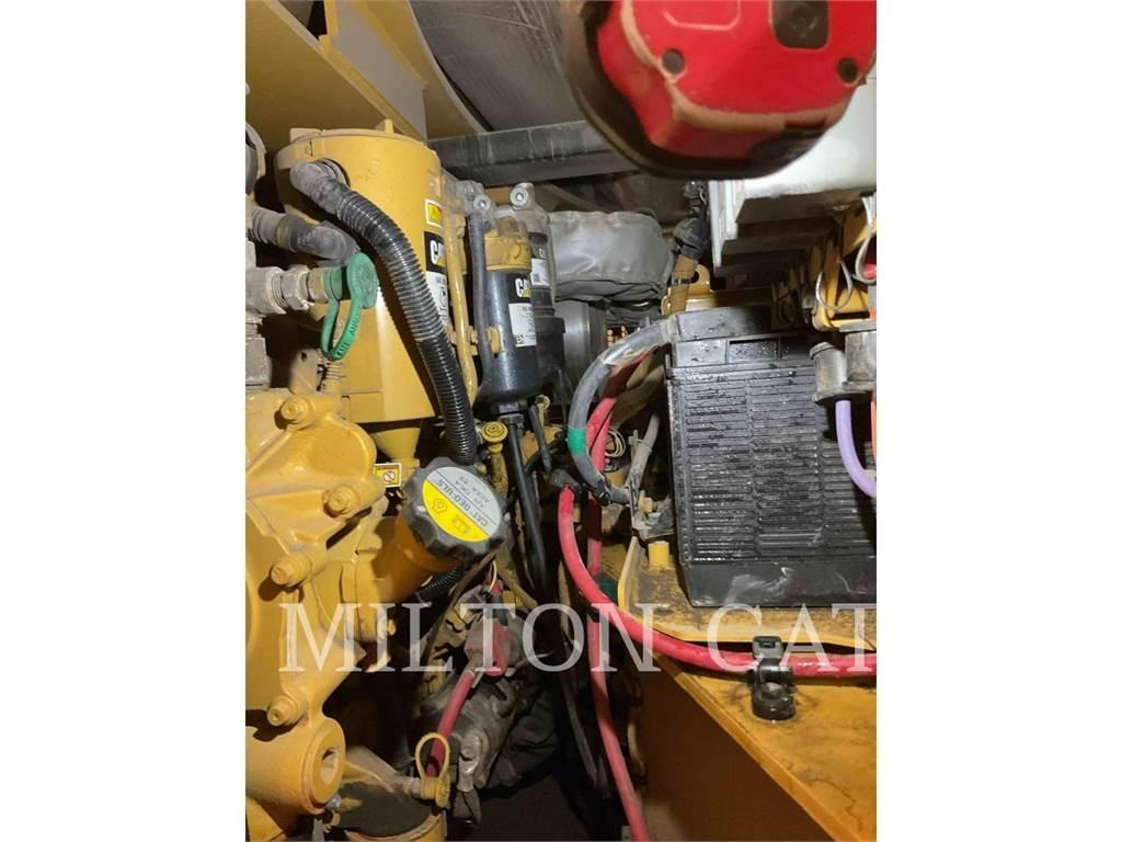 CAT CB15 Compactoare sol