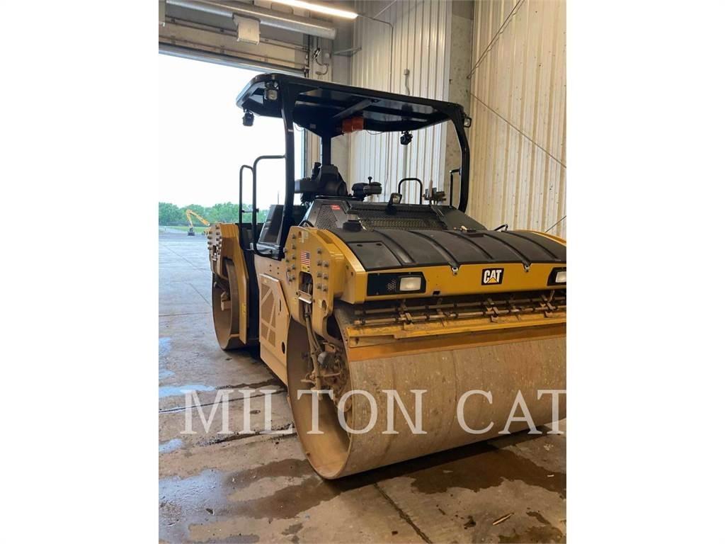 CAT CB15 Cilindri compactori dubli