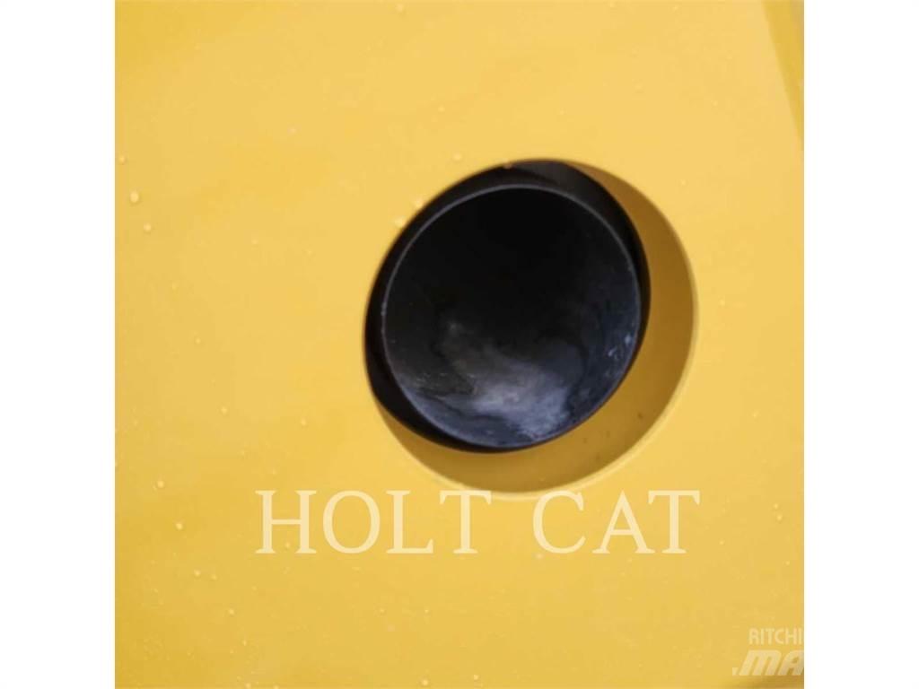 CAT CB15 Incarcator pe pneuri