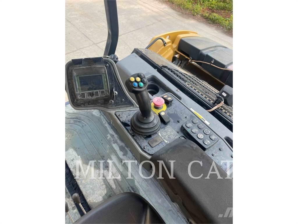 CAT CB15 Compactoare sol