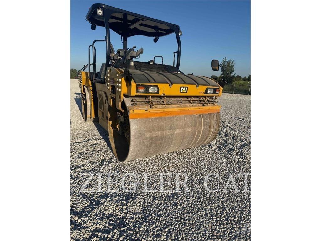 CAT CB15 Compactoare sol