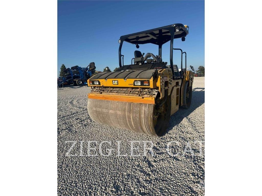 CAT CB15 Compactoare sol