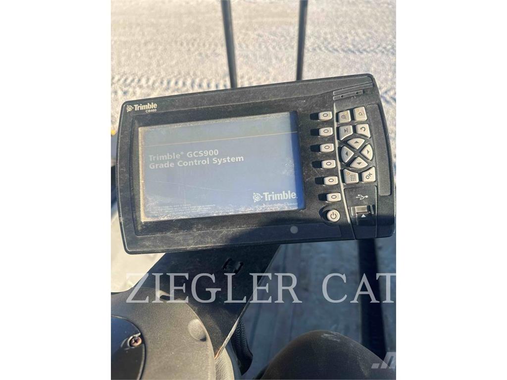 CAT CB15 Compactoare sol