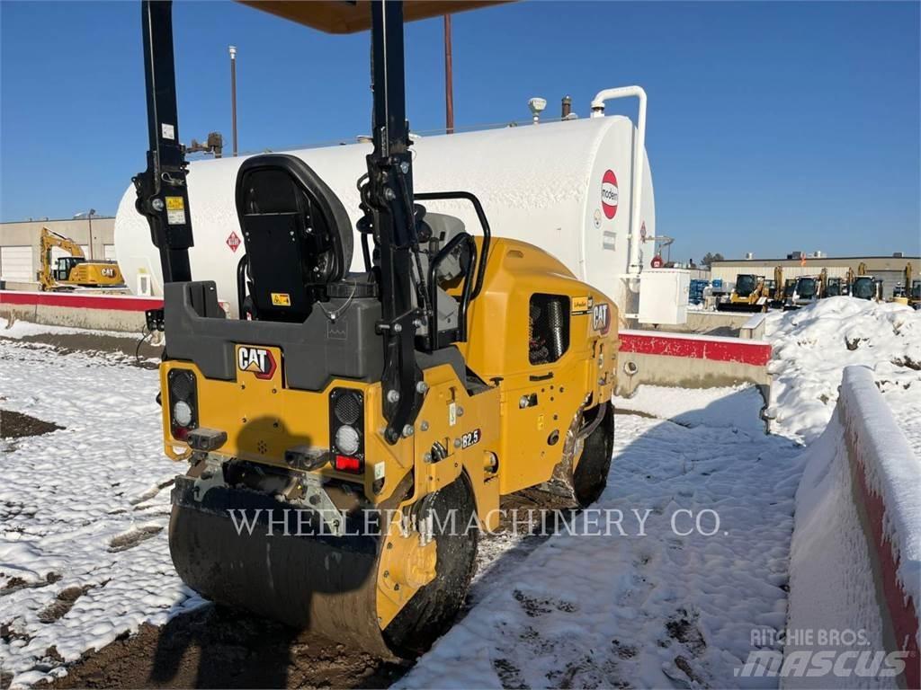 CAT CB2.5 Cilindri compactori dubli
