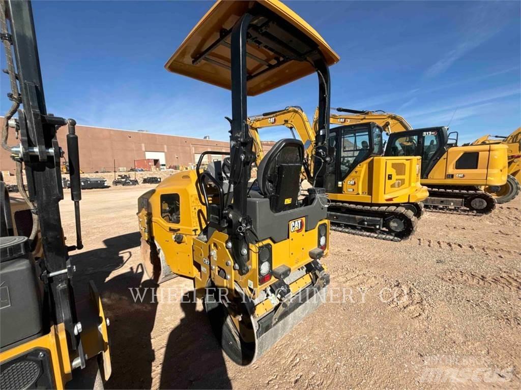 CAT CB2.5 Cilindri compactori dubli