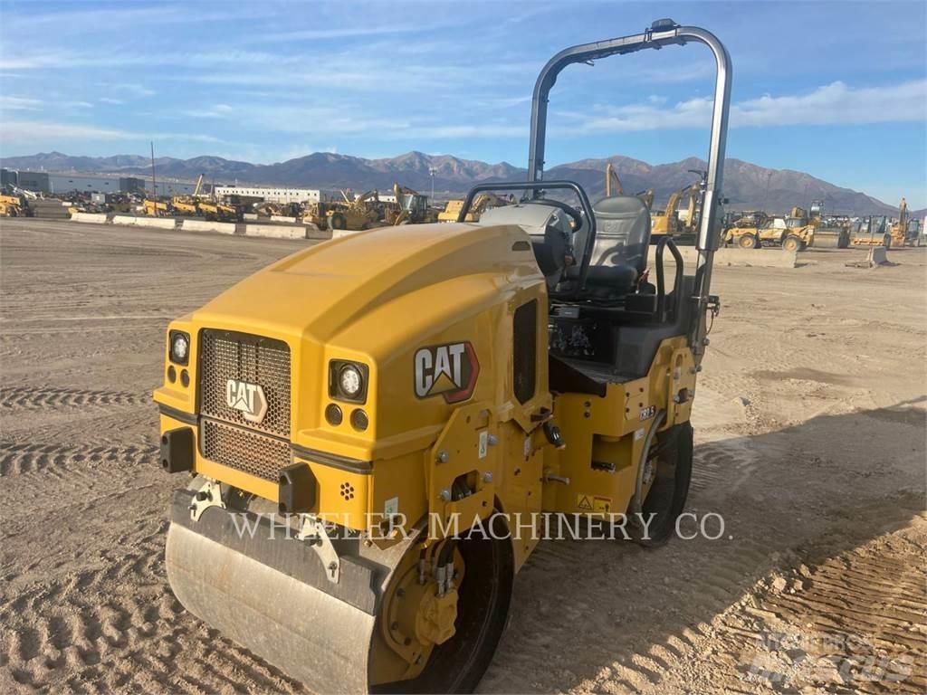 CAT CB2.5 Cilindri compactori dubli