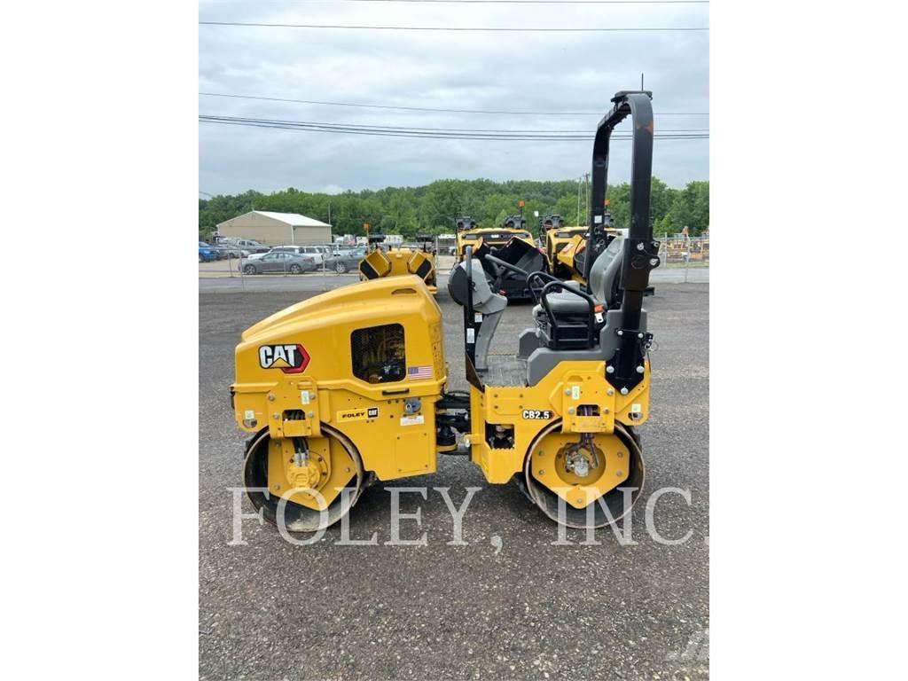 CAT CB2.5-03 Cilindri compactori dubli