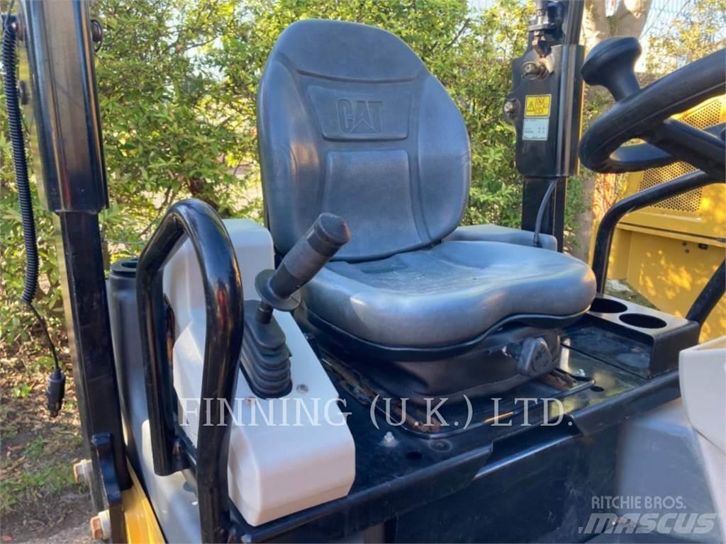 CAT CB2.7 Compactoare sol