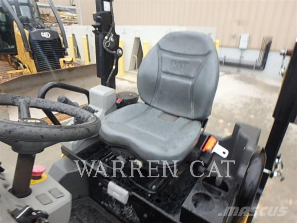 CAT CB2.7 Compactoare sol