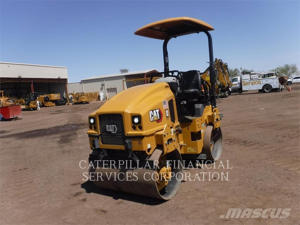 CAT CB2.703 Cilindri compactori dubli