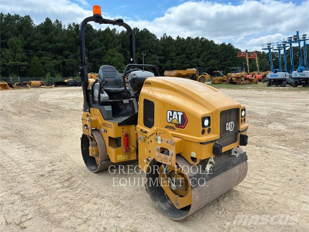 CAT CB2.703 Cilindri compactori dubli
