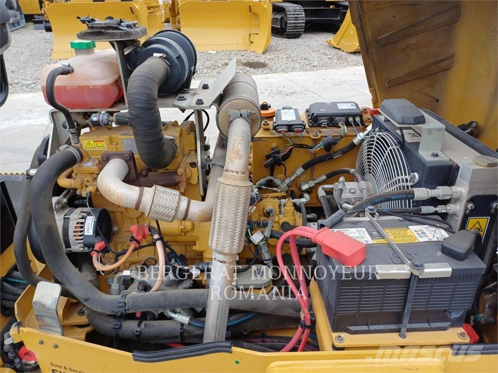 CAT CB2.7LRC Cilindri compactori dubli