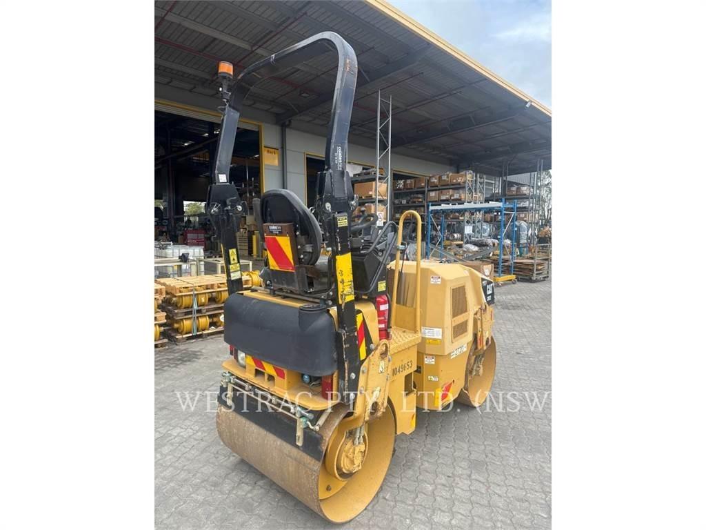 CAT CB22 Cilindri compactori dubli